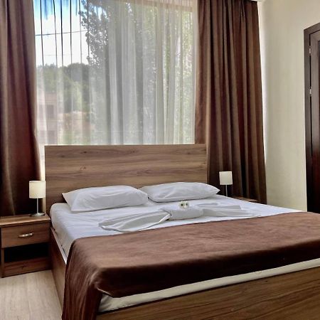 Merien Hotel Ереван Экстерьер фото