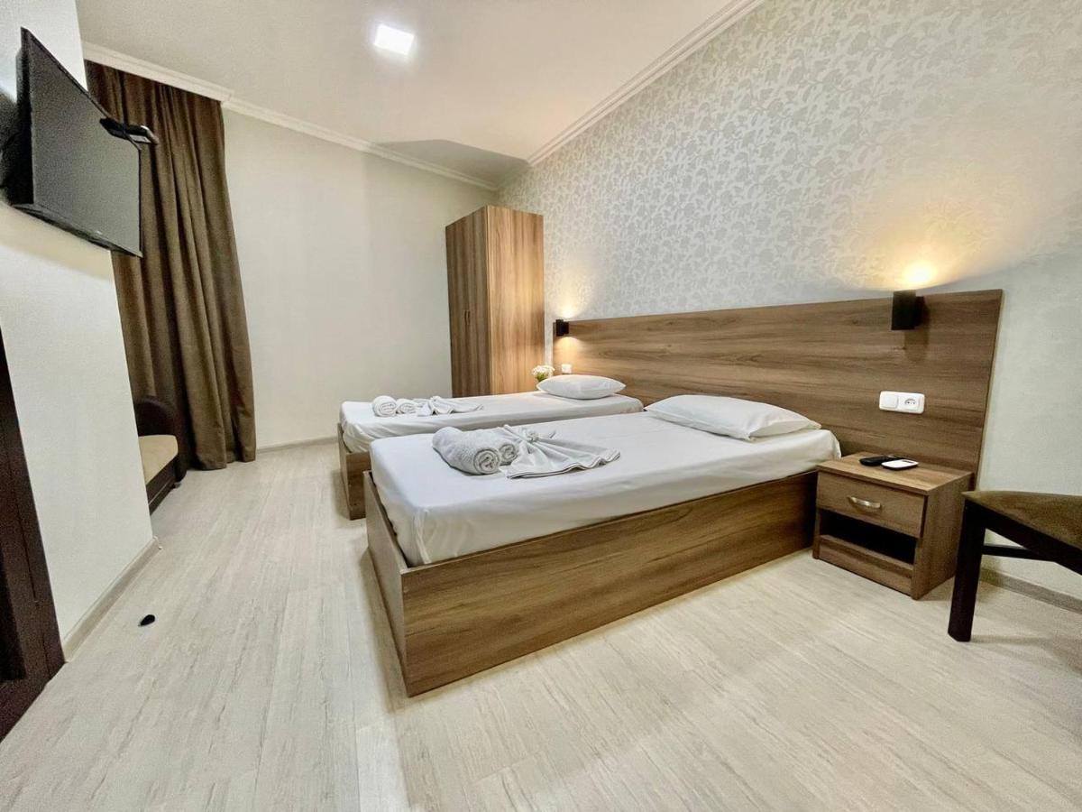 Merien Hotel Ереван Экстерьер фото