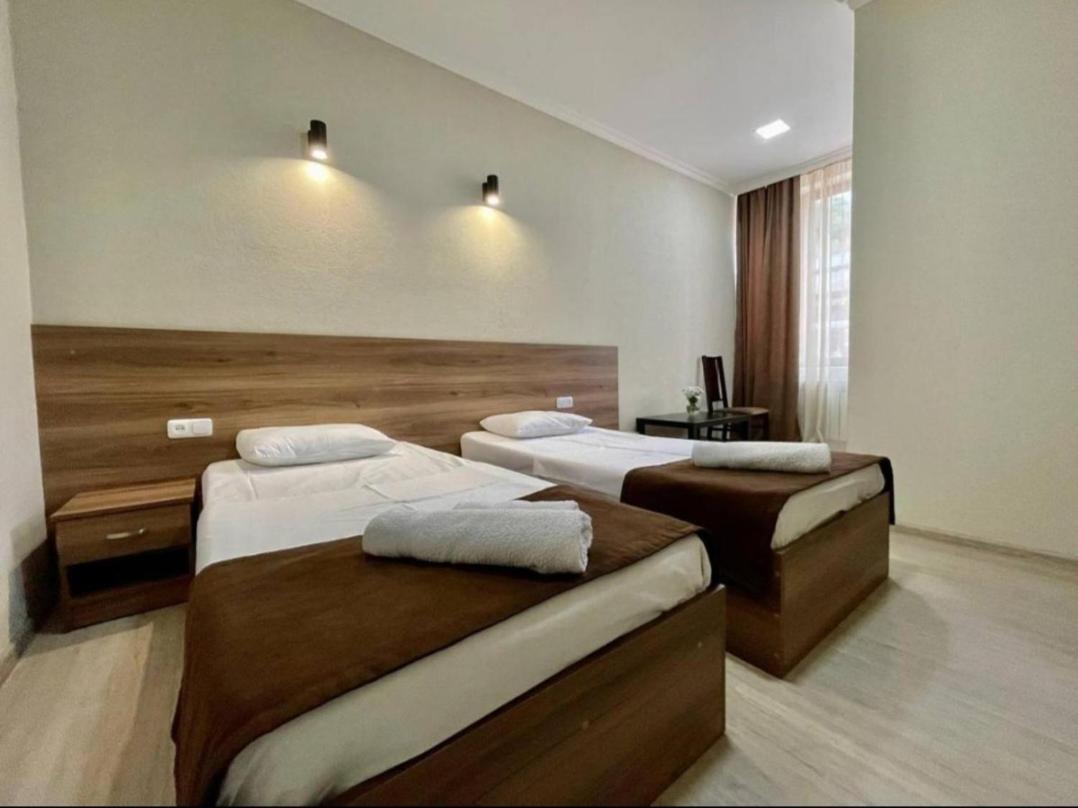 Merien Hotel Ереван Экстерьер фото