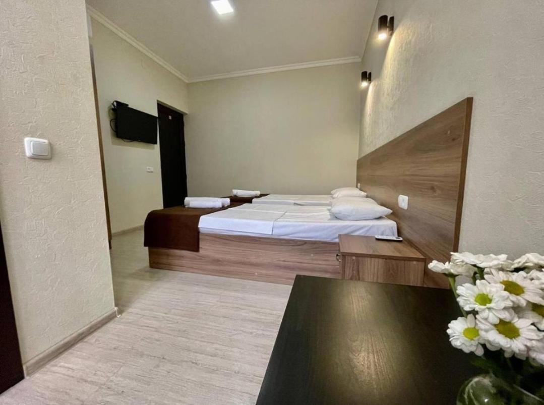 Merien Hotel Ереван Экстерьер фото