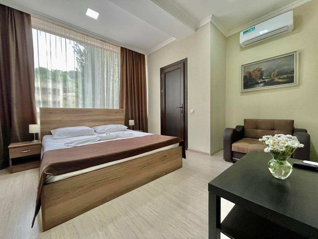 Merien Hotel Ереван Экстерьер фото